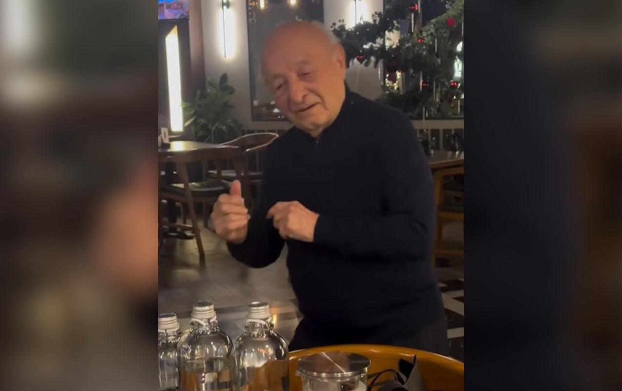 98 yaşlı Ömər Eldarov ad günündə belə rəqs etdi - VİDEO