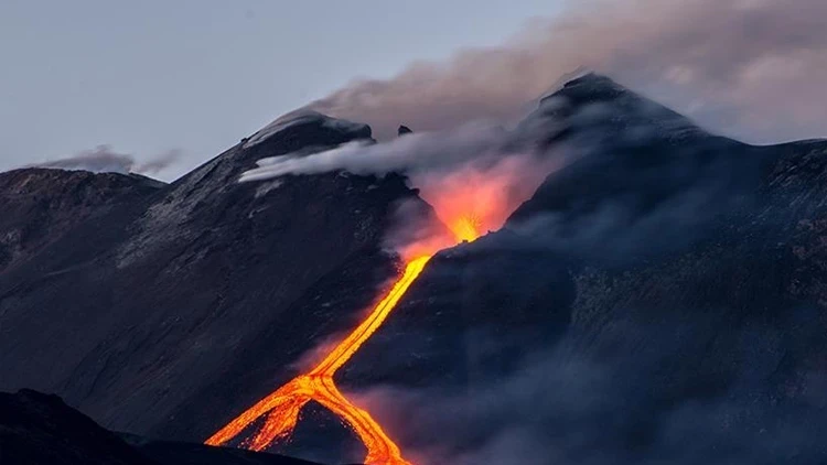 Havay adasında vulkan partladı - FOTOLAR