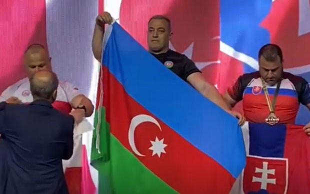 Prezident Milli Qəhrəmanın oğlunu təltif etdi