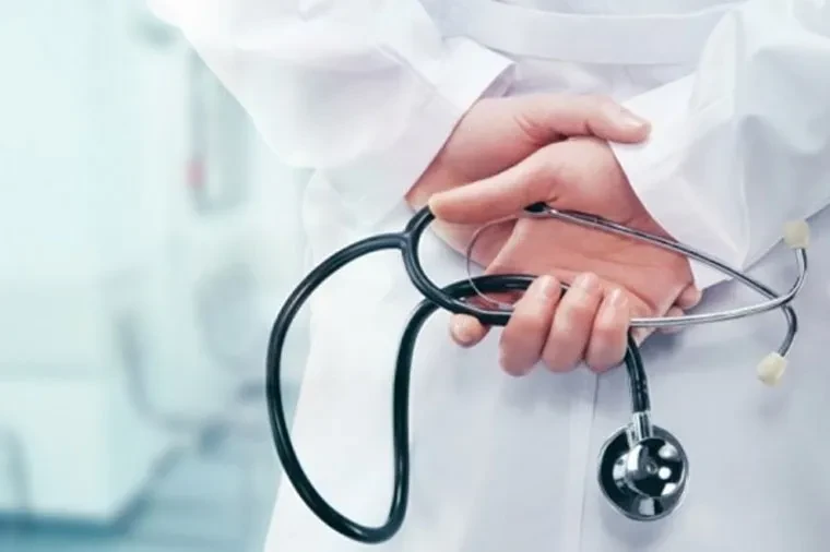 Azərbaycanda tibb işçilərinin sayı azalıb