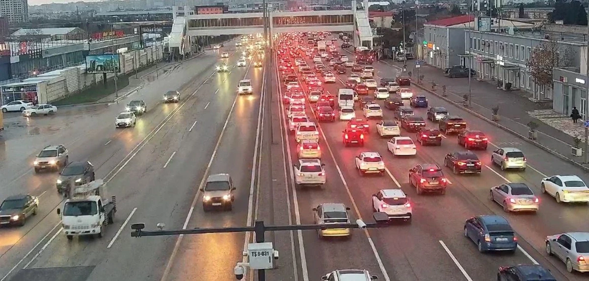 Paytaxtın bu küçələrində sıxlıq var