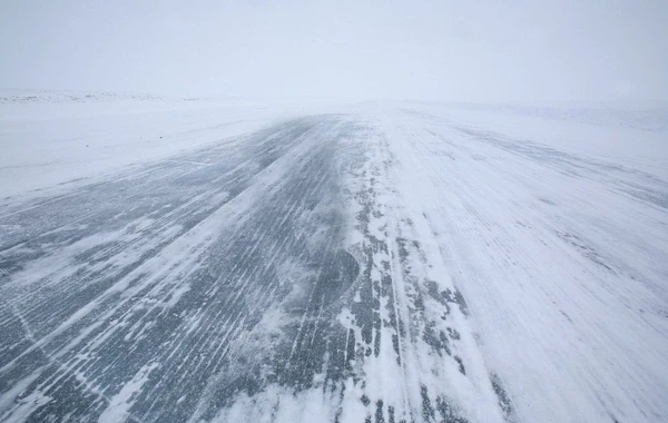 Niyə buz bu qədər sürüşkəndir?