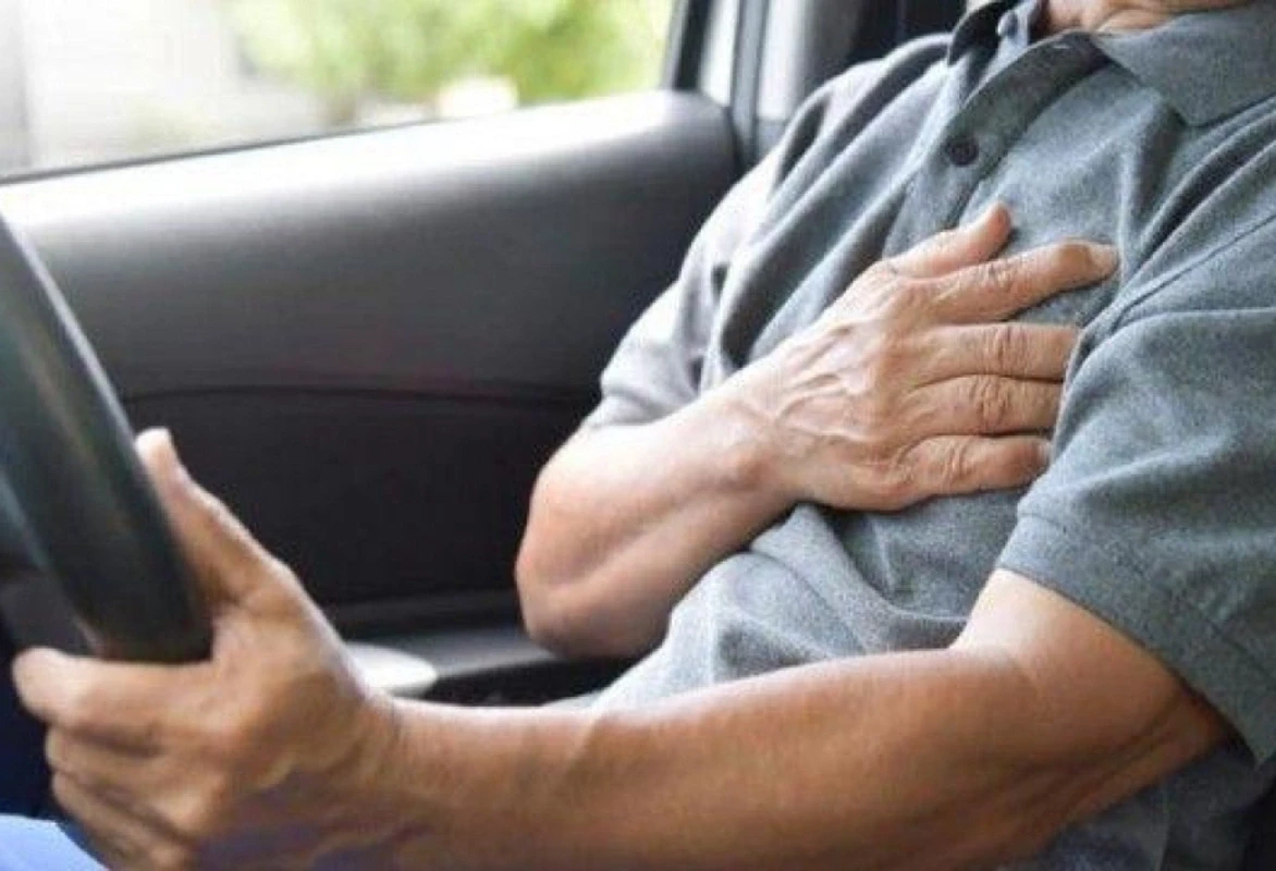 Paytaxt sakini maşında ürək çatışmazlığından öldü