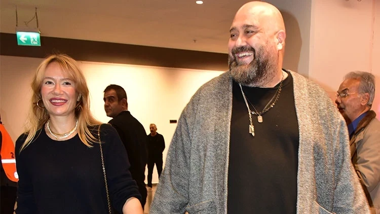 Türkiyəli məşhur 21 yaş kiçik sevgilisinə belə evlilik təklifi etdi - FOTO