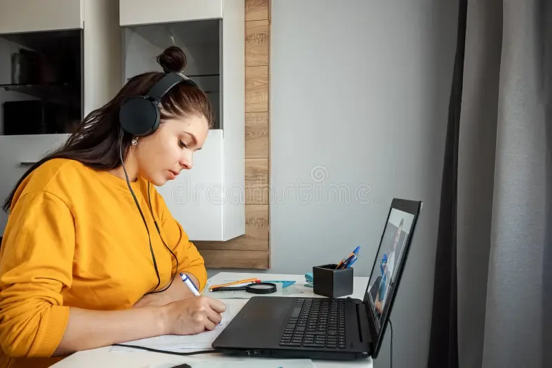 Evdən işləmək qanunla mümkün olacaq