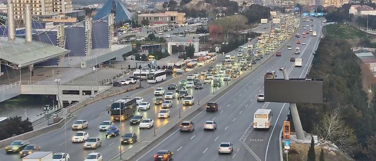 Bakının bu yollarında tıxac var