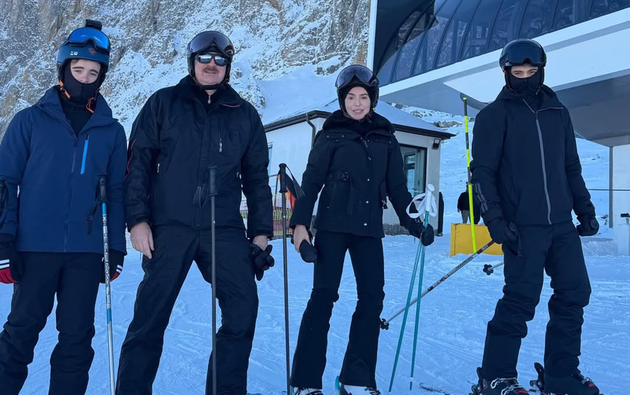 Prezident nəvələri ilə Şahdağda xizək sürdü - FOTOLAR