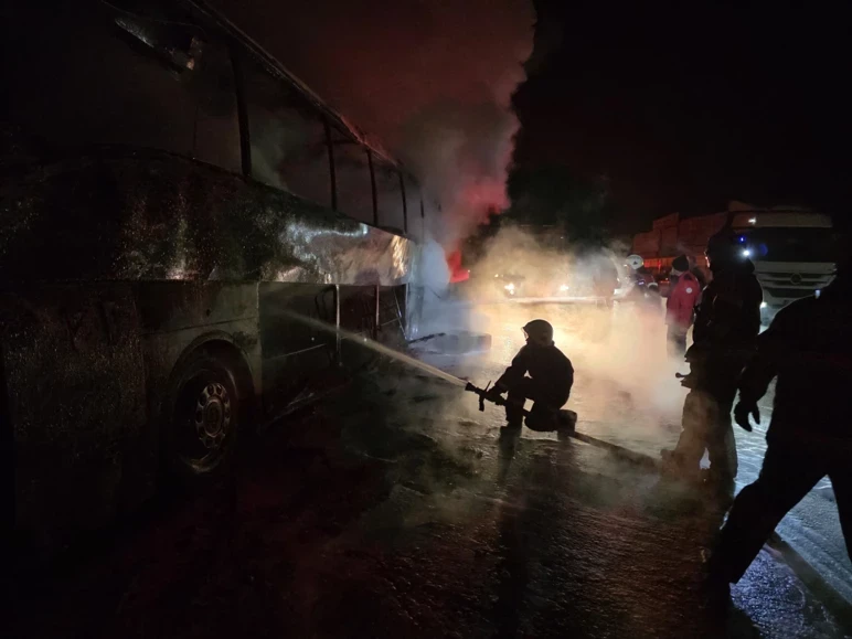 İçərisində 39 sərnişin olan avtobus yanıb kül oldu - FOTO