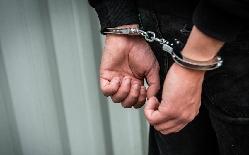 Hədə-qorxu ilə pul tələb edən şəxs saxlanıldı