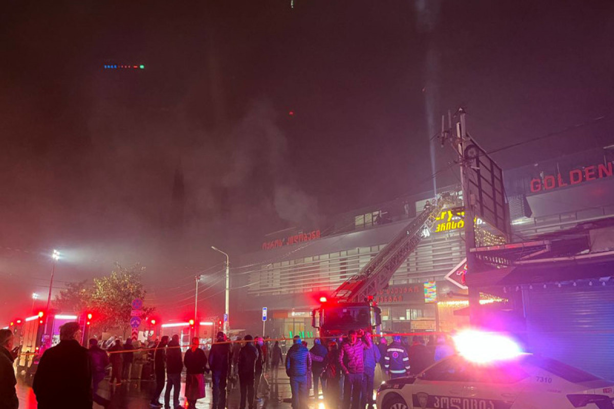 Tbilisidə ticarət mərkəzində YANĞIN