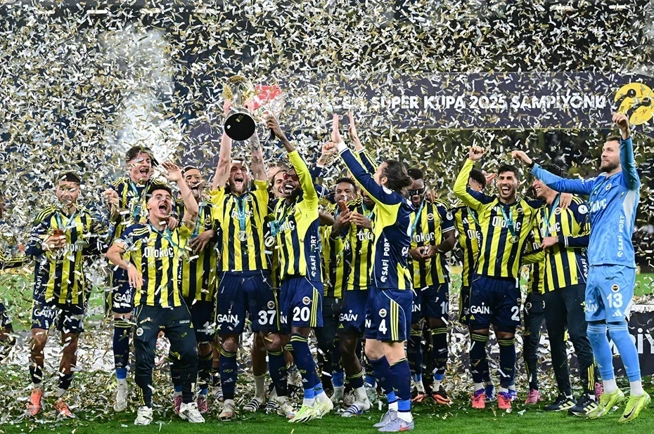 “Fənərbaxça” futbolçularının qalibiyyət rəqsi - VİDEO