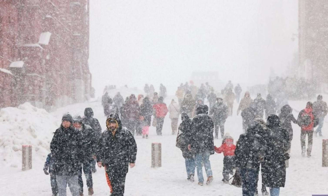 Moskvaya 56 ilin ən şiddətli qarı yağdı