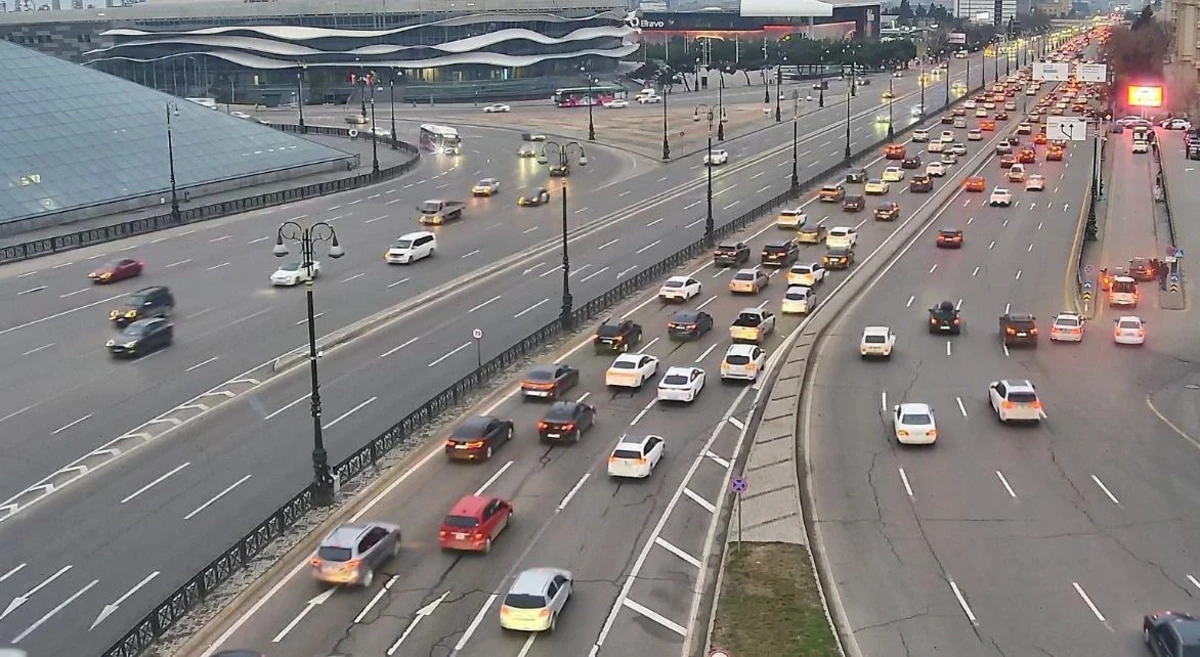 Bakının bu küçələrində sıxlıq var