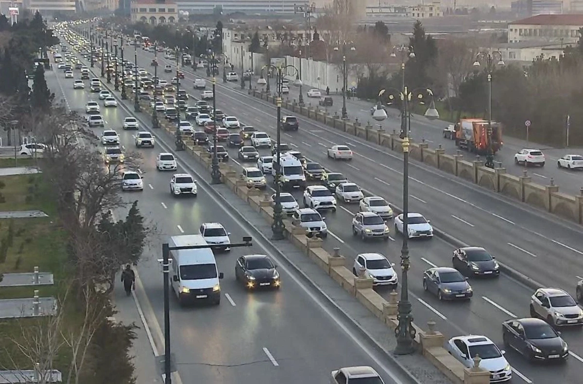 Paytaxtın bu küçələrində sıxlıq var