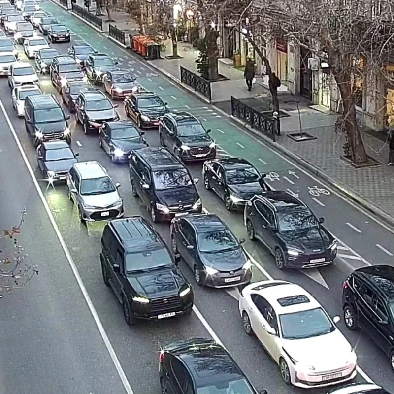 Paytaxtın bəzi küçələrində sıxlıq müşahidə olunur - SİYAHI