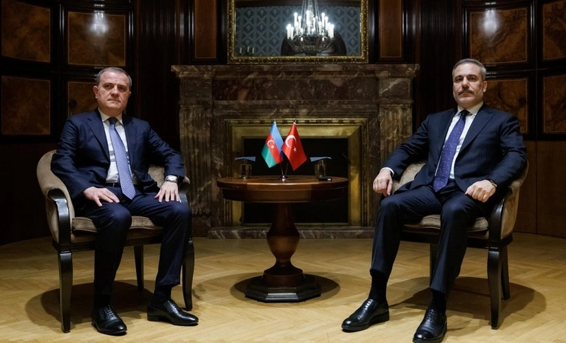 Ceyhun Bayramov Hakan Fidanla danışdı&nbsp; &nbsp;