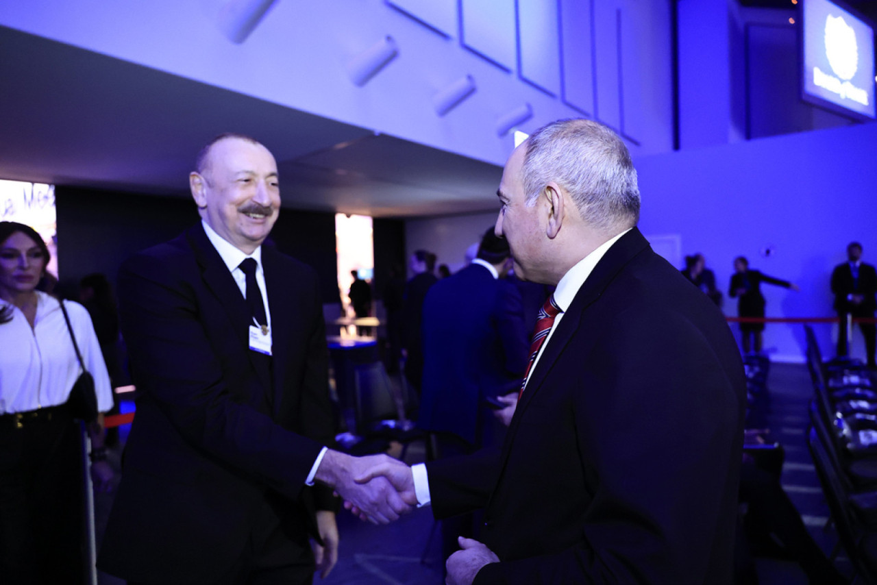 Prezidentlə Paşinyan Davosda bir araya gəldi