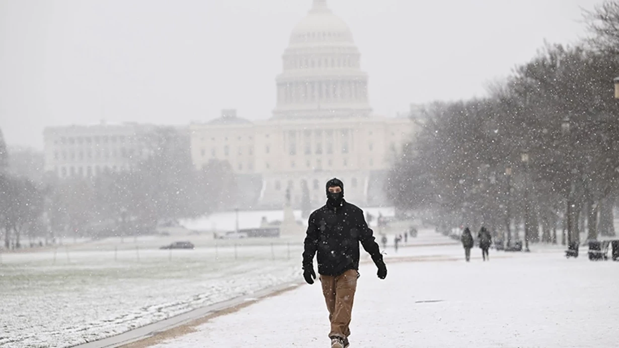 Vaşinqtonda fövqəladə vəziyyət - \"Məcbur qalmadıqca çölə çıxmayın\"