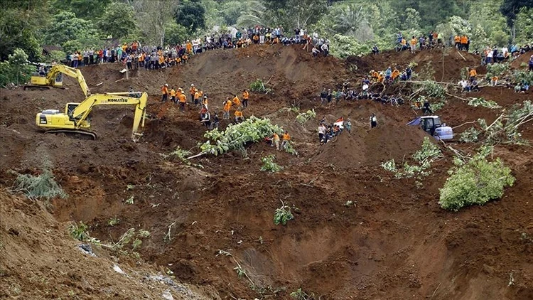 İndoneziyada torpaq sürüşməsi - Ölənlərin sayı 25-ə çatdı