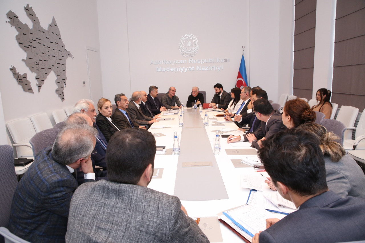 Dövlət teatrlarında bədii rəhbər və baş rejissor vəzifələri ləğv edildi