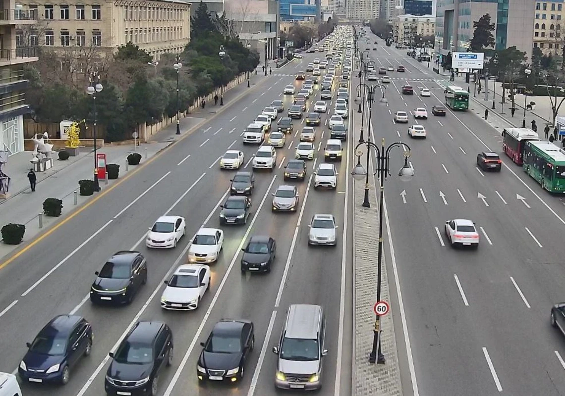 Paytaxtın bu küçələrində sıxlıq var