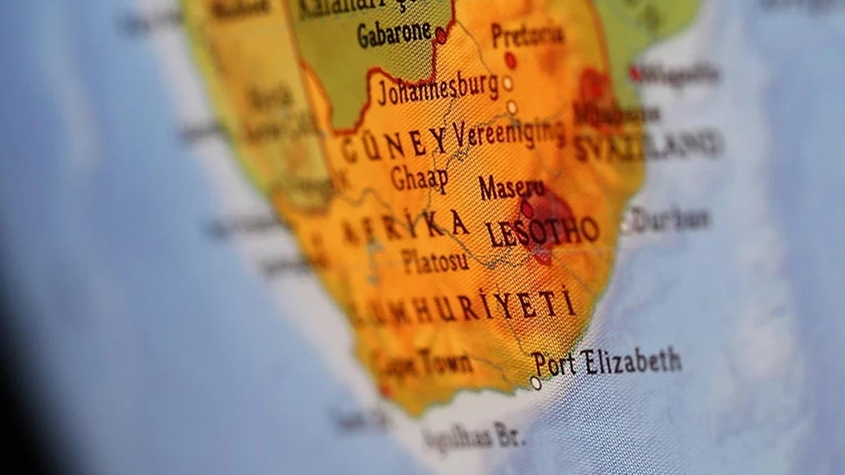 Mikroavtobus ilə yük maşını toqquşdu - 11 ölü var