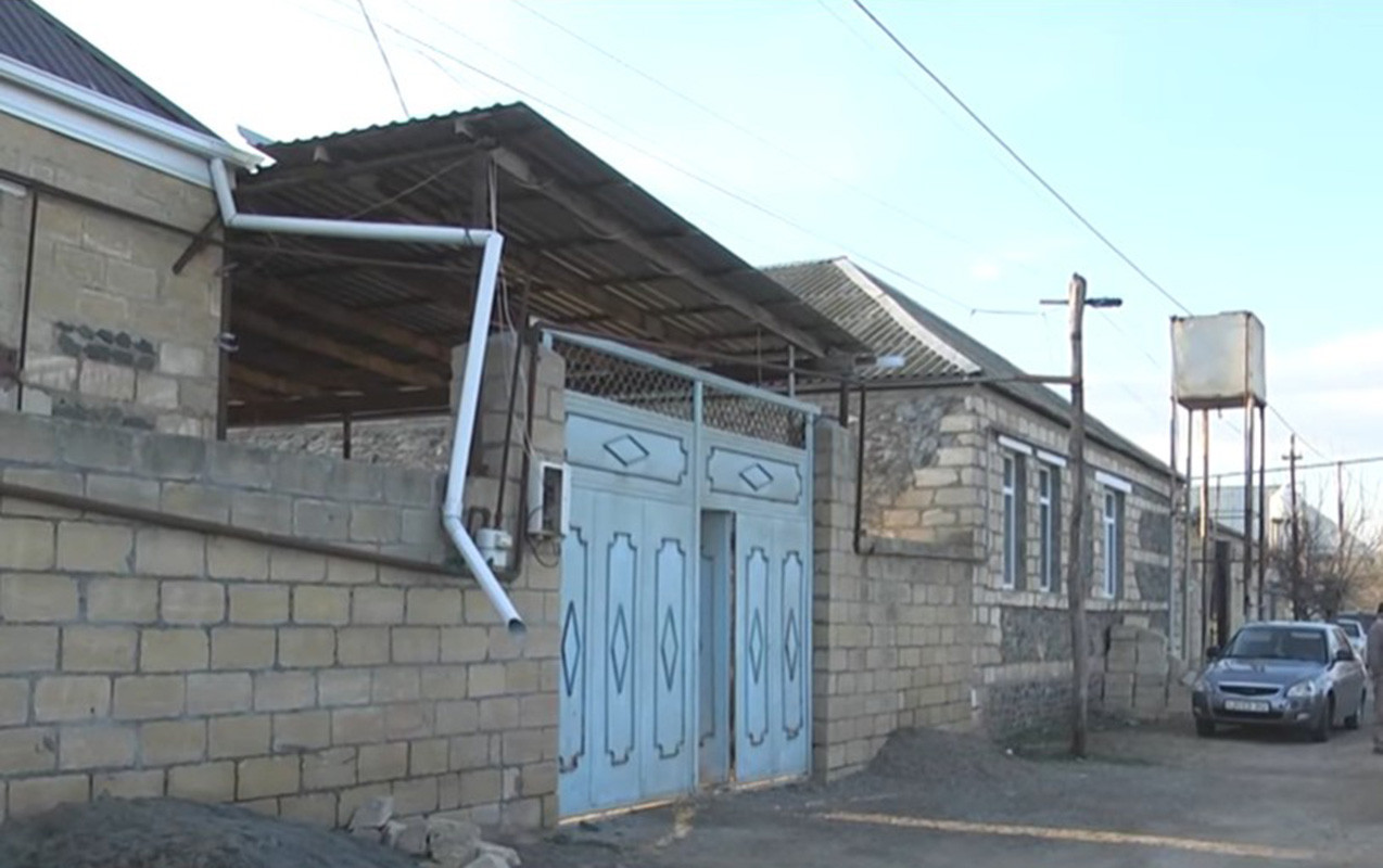 Arvadını öldürmək istəyirmiş, anası araya girib… - VİDEO