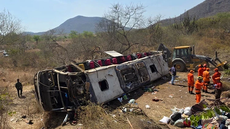 Dəhşətli avtobus qəzası - 16 ölü, 44 yaralı