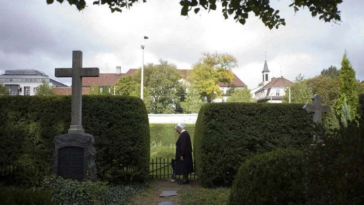 10 ildir məzarlıqlardan oğurluq edirdi - Kim olduğu ortaya çıxdı