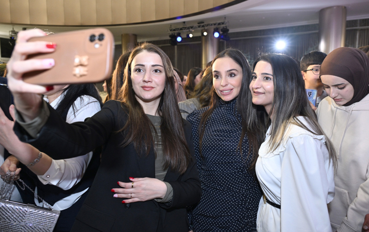 Leyla Əliyeva “Qış nağılı”nın açılışında - FOTOLAR