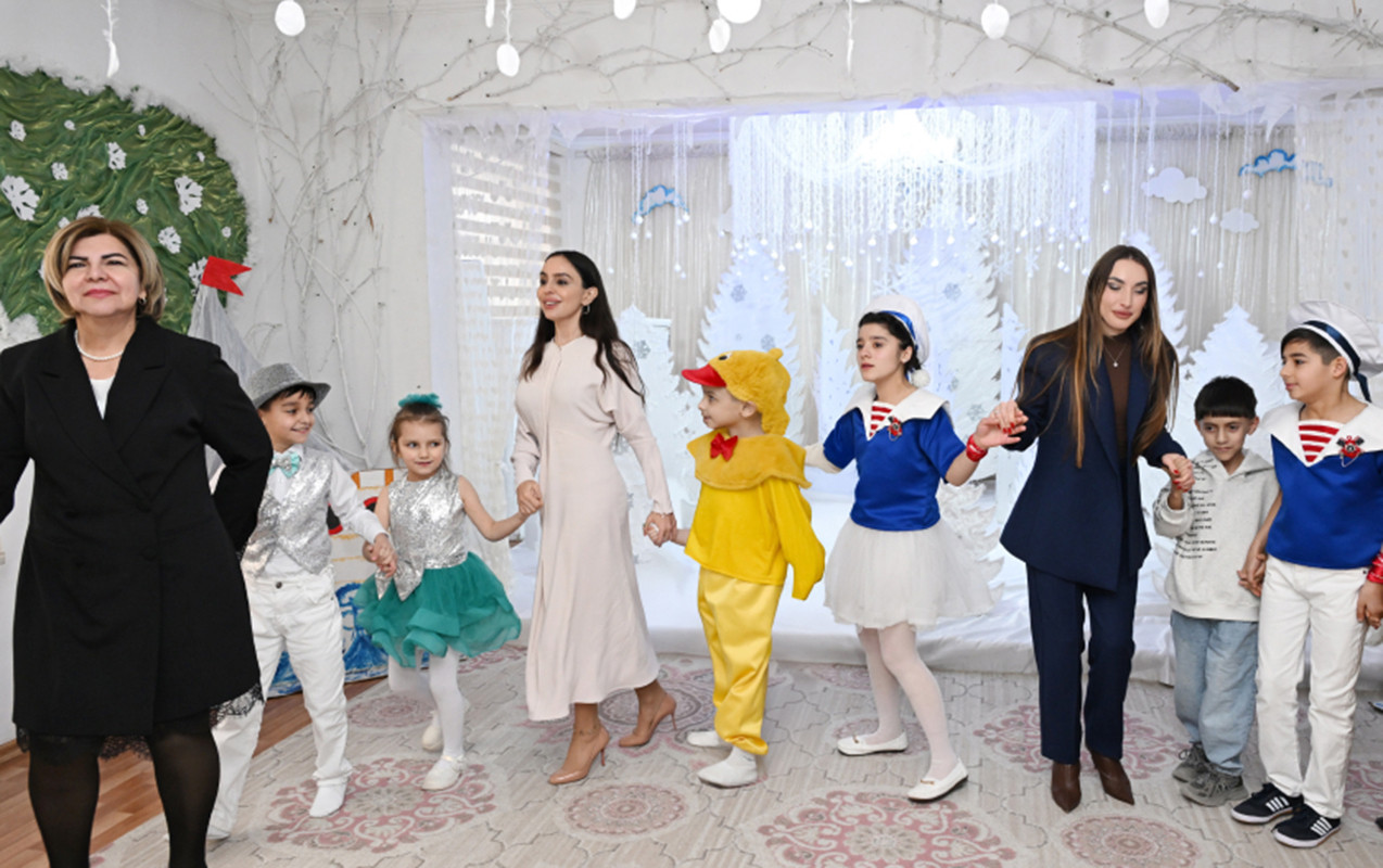 Prezidentin qızı və gəlini uşaqlarla belə əyləndilər - FOTOLAR