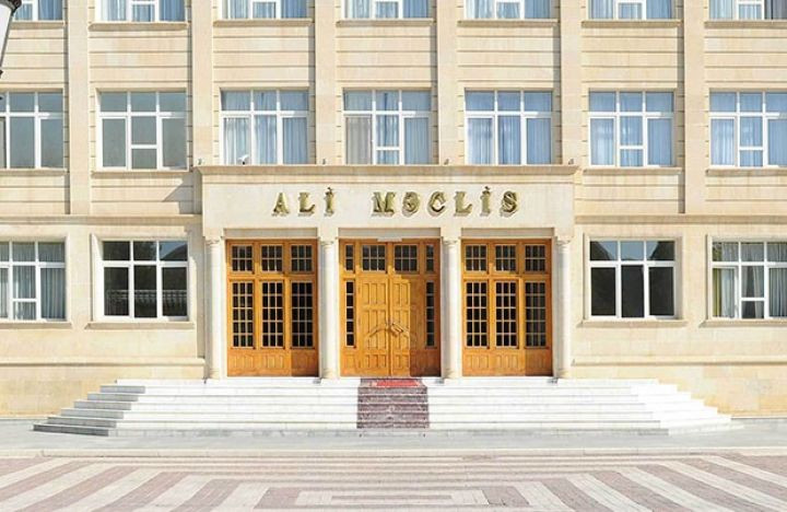 Naxçıvan Ali Məclisi sədrinin bəzi fərmanları ləğv edildi