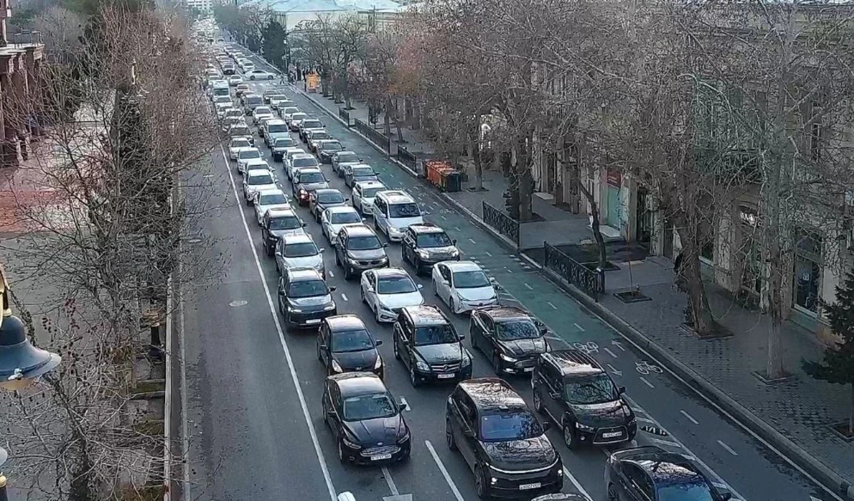 Bakının bu yollarında tıxac var