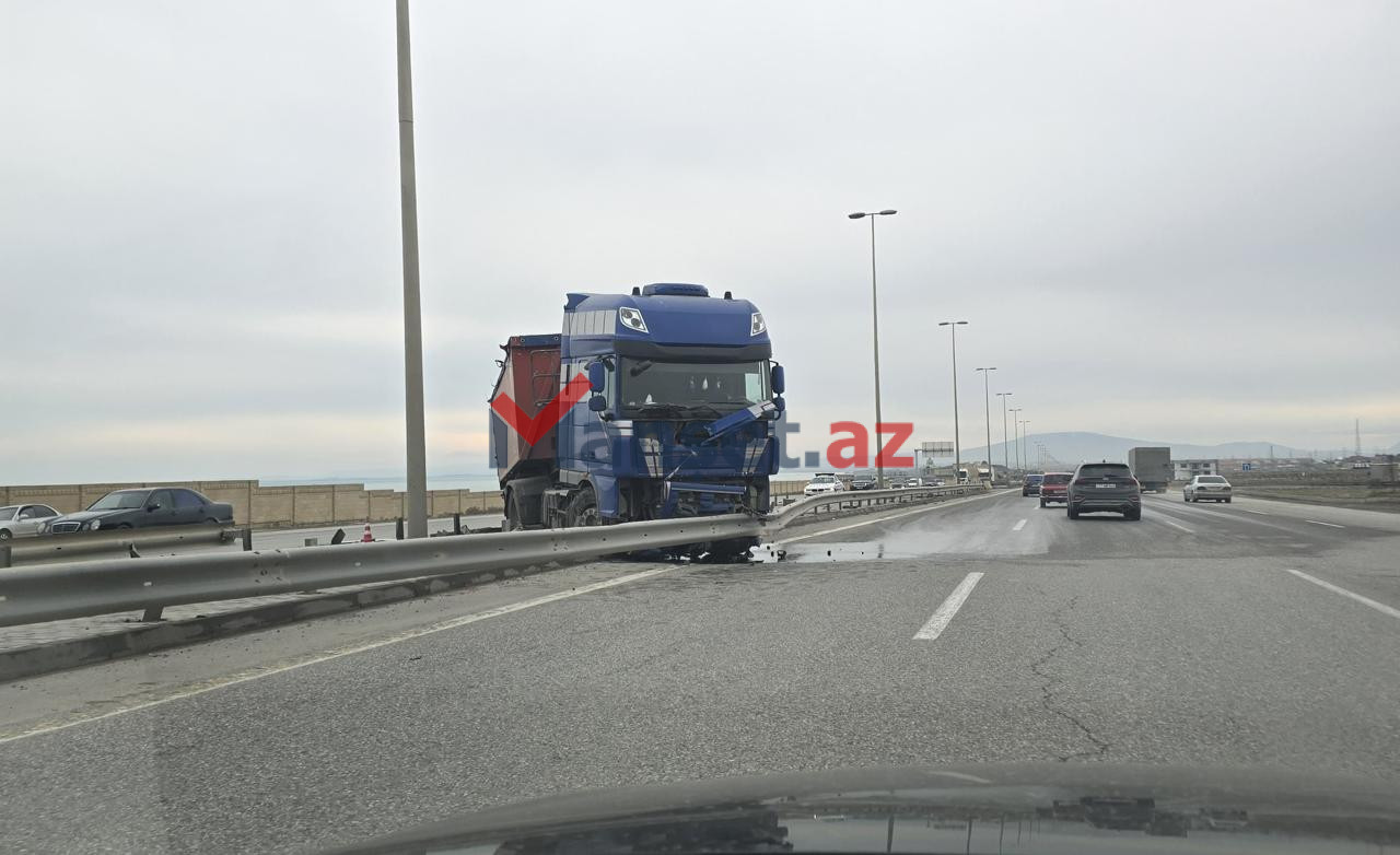Bakı-Qazax yolunda AĞIR QƏZA - TIR qarşı tərəfə keçdi 