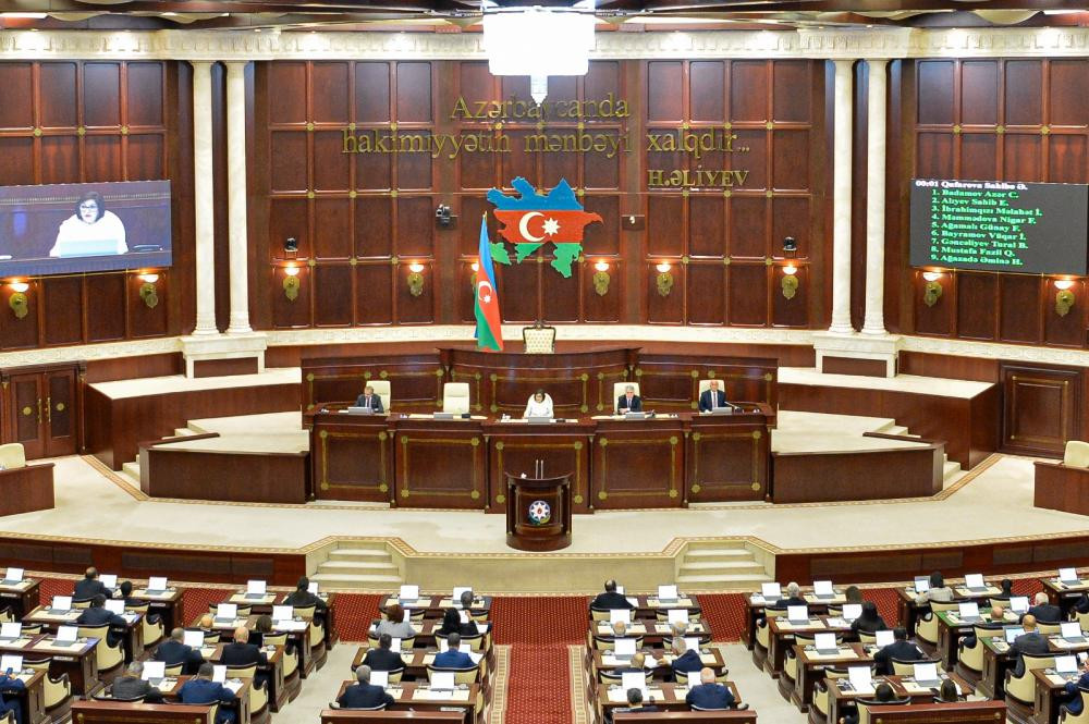 Milli Məclisin iclası başladı - Gündəlikdə 10 məsələ var