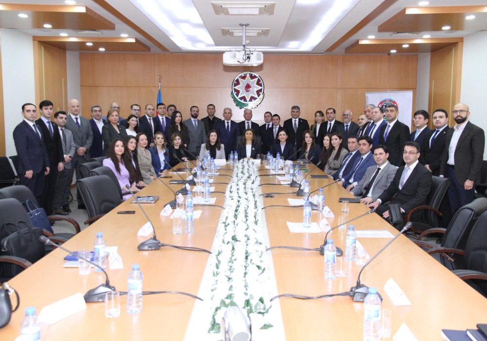 Bakı Kommersiya Məhkəməsində dəyirmi masa keçirildi - FOTOLAR