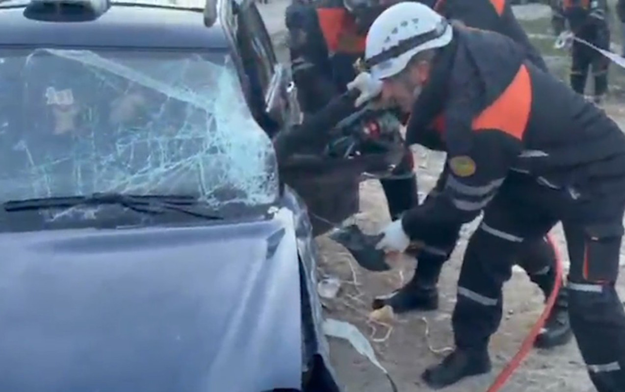 Sumqayıtda qəza oldu - Sürücü belə xilas edildi - VİDEO
