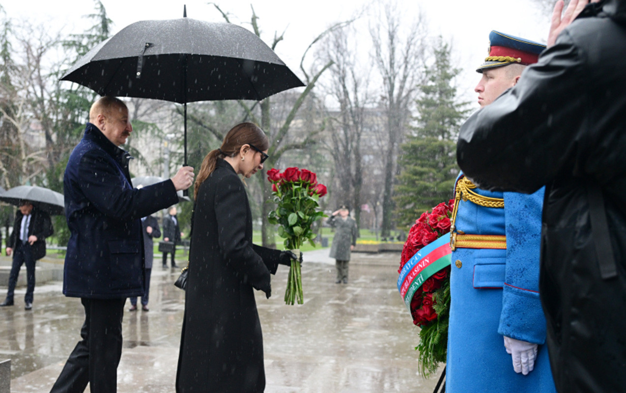Prezident Belqradda Ümummilli Liderin abidəsini ziyarət etdi - FOTOLAR