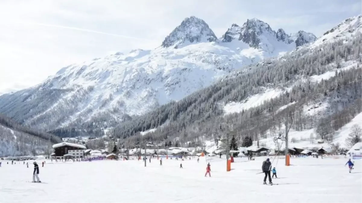 Xizək mərkəzində qar uçqunu - Ölən və yaralananlar var