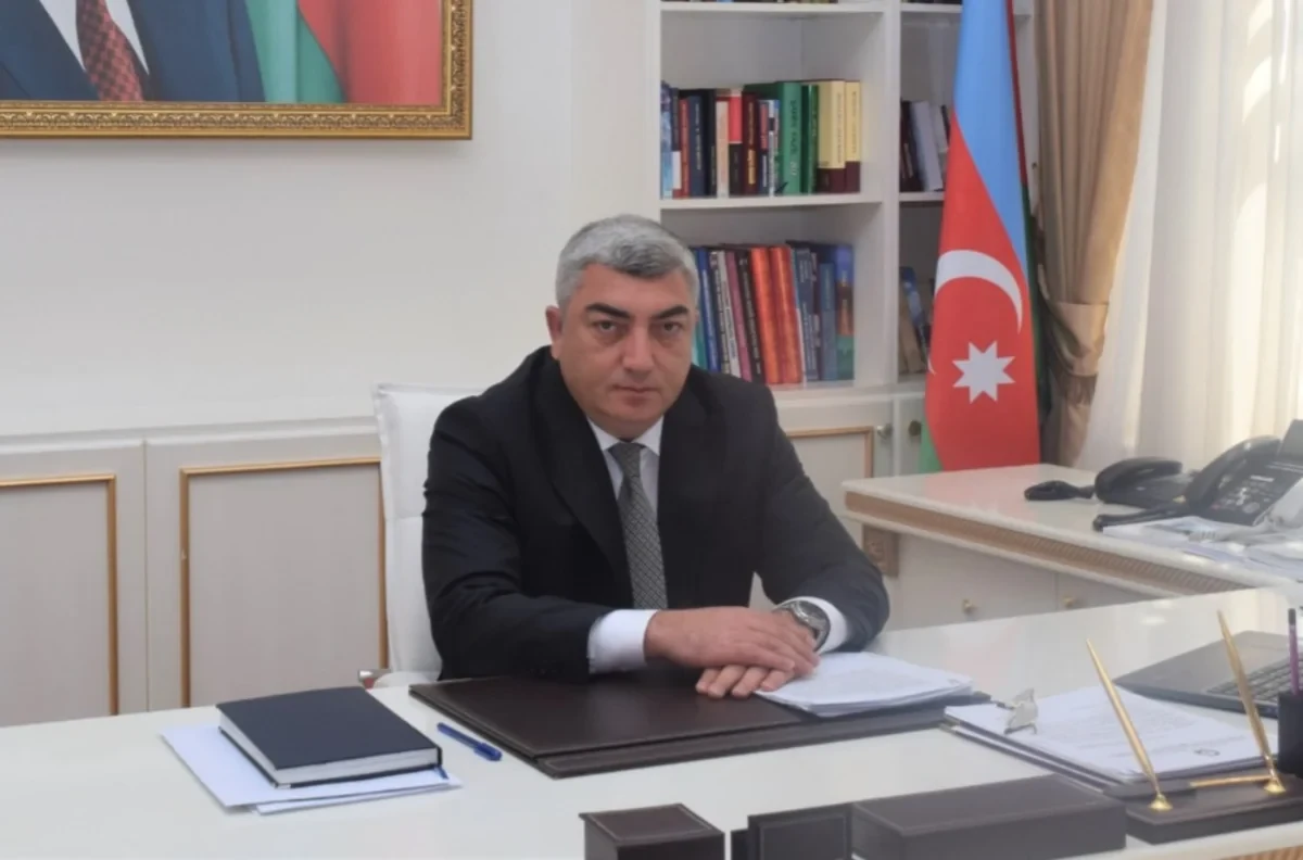 İcra başçısı 2 vəzifəli şəxsi işdən çıxardı