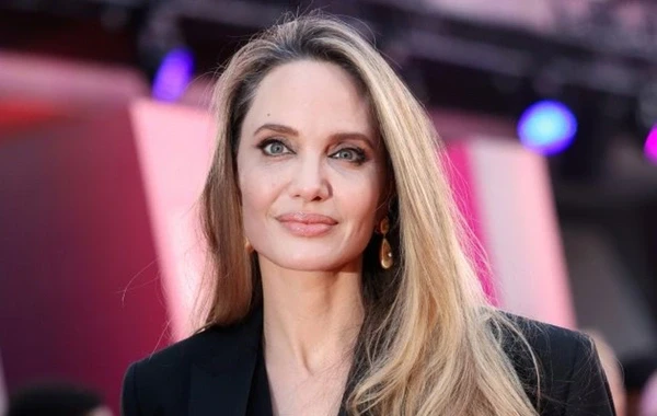 Ancelina Coli ABŞ-ni tərk edir - SƏBƏB