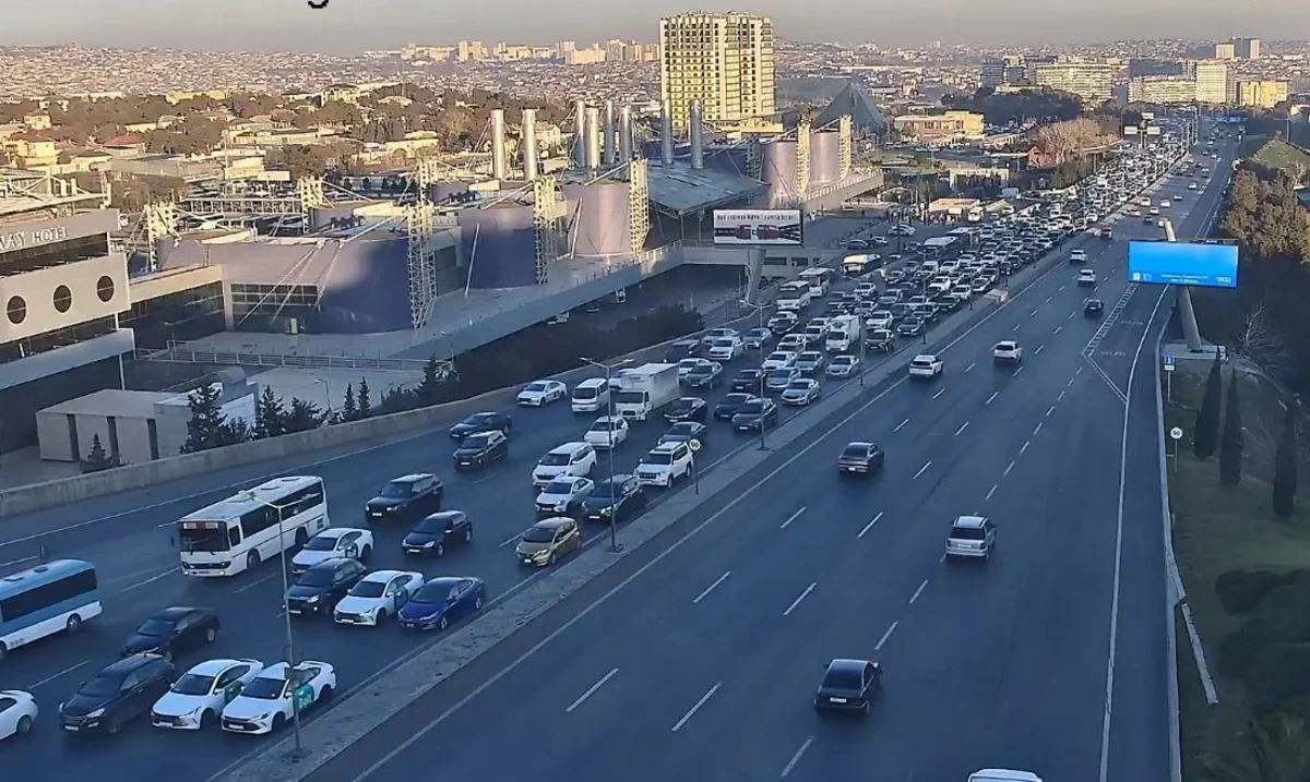 Paytaxtın bu küçələrində tıxac var