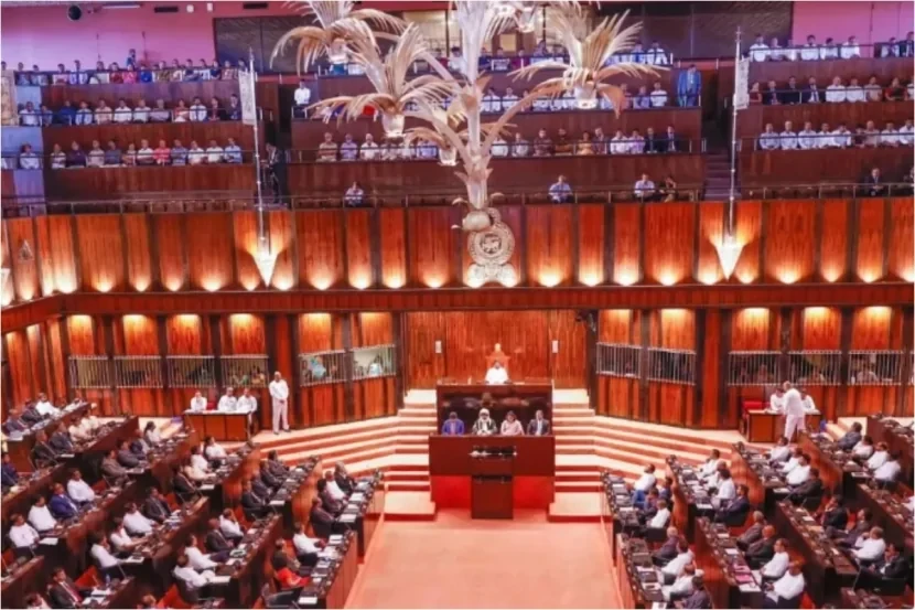 Bu ölkədə deputatlara təyin edilən pensiyalar ləğv edildi