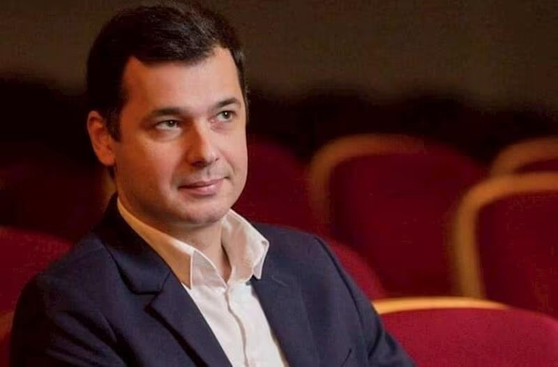 Oleq Əmirbəyov vəzifəsindən azad edildi