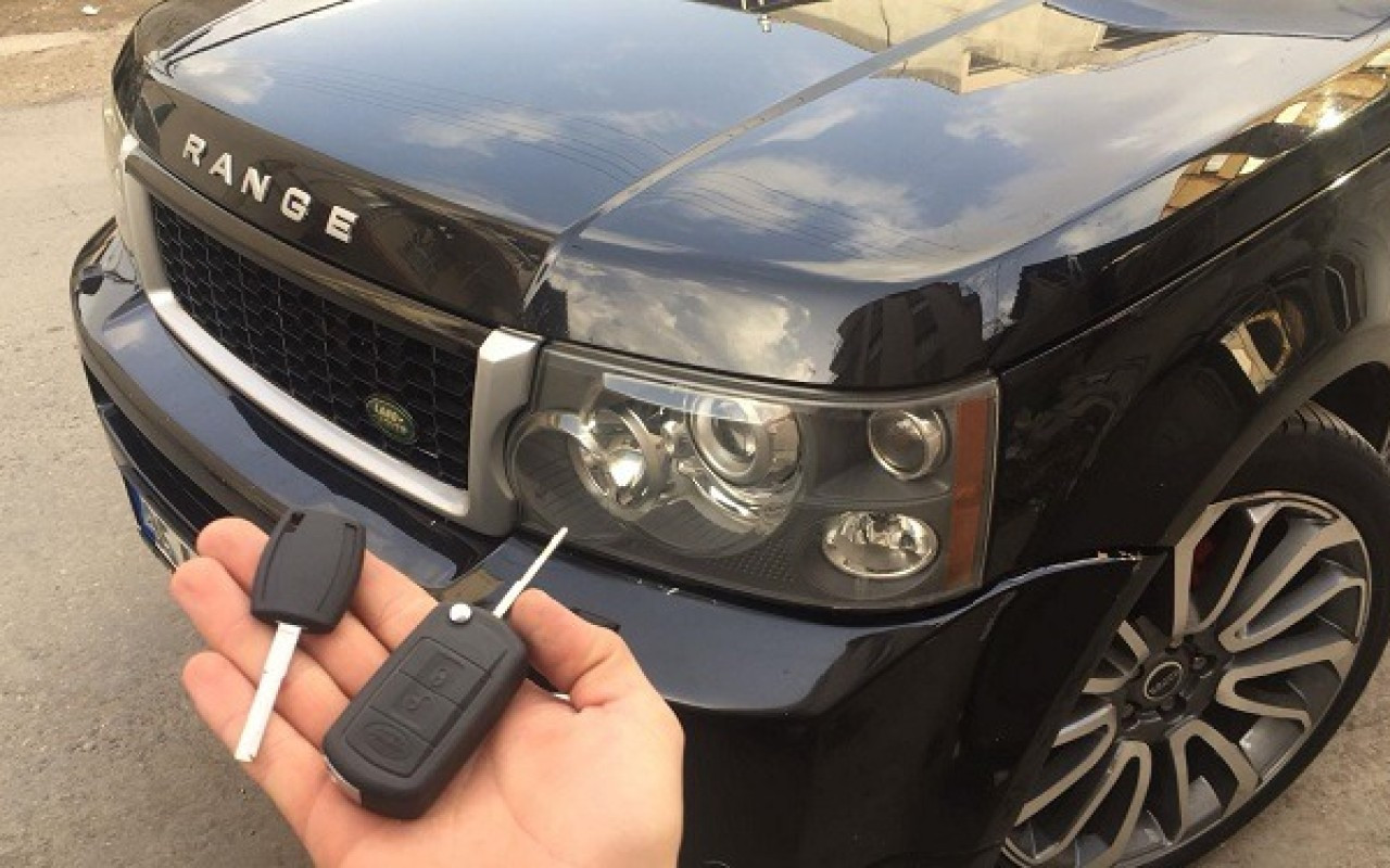 \"Ayıq sürücü\" “Range Rover”dən 11 min manat OĞURLADI