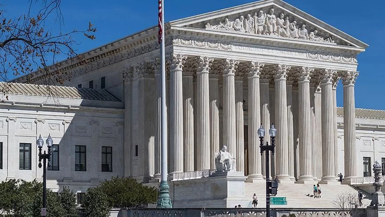 ABŞ məhkəməsi Trampın yüksək rüsumlarını ləğv etdi