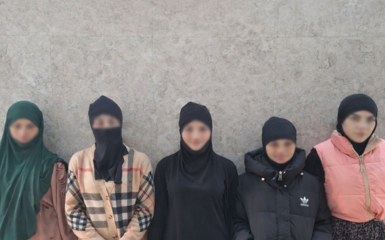 Bakıda qaraçı qadınlar hicab bağlayıb marketi taladı - VİDEO