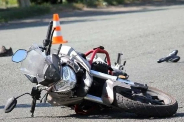 18 yaşlı oğlan motosikleti səkiyə çırpıb öldü