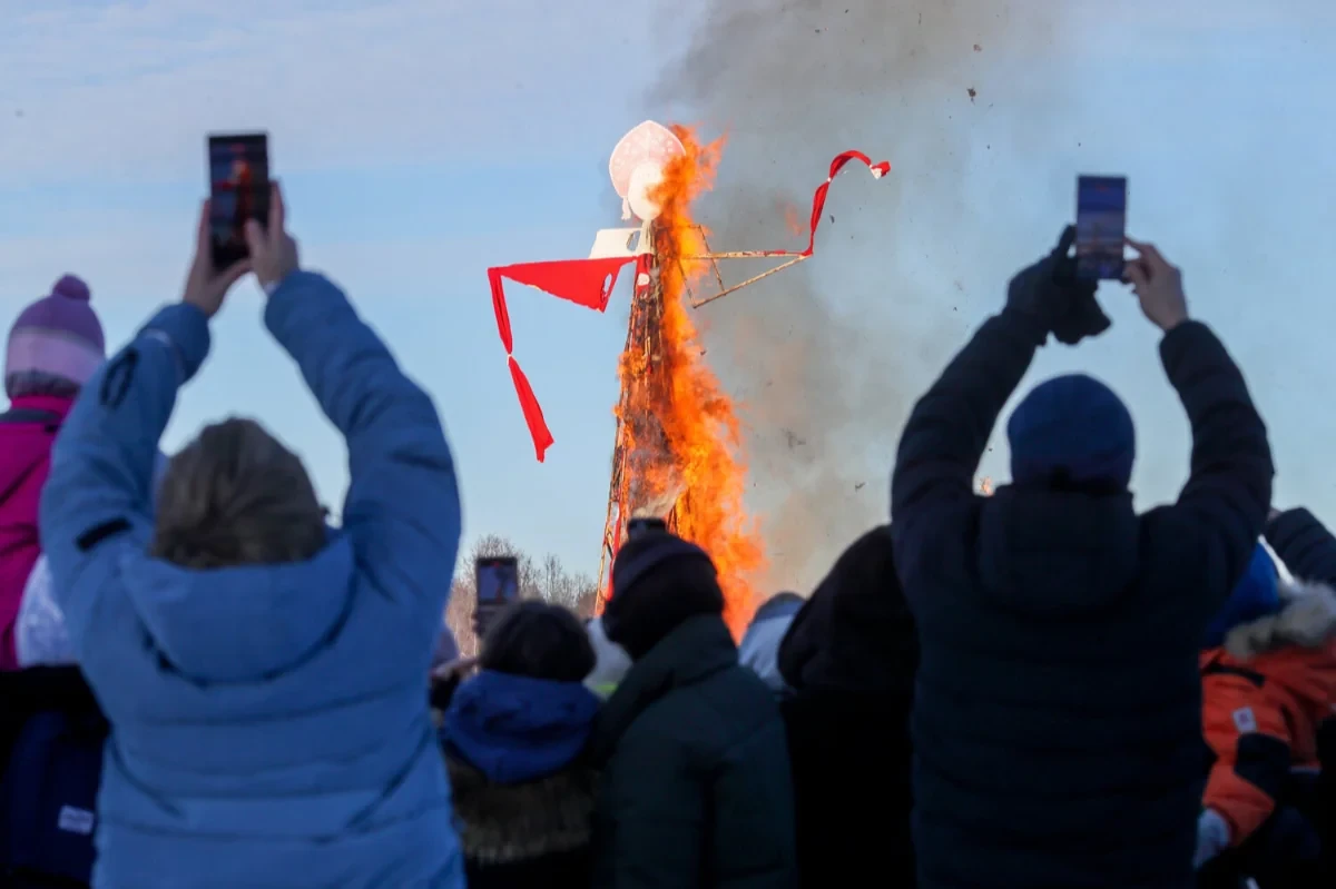 Moskvada ən hündür müqəvva yandırıldı