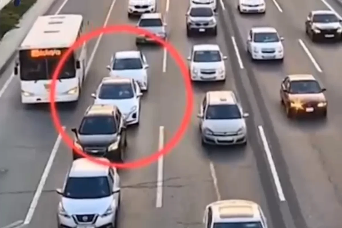 Ara məsafəsi saxlamayan sürücülərin törətdiyi QƏZALAR - VİDEO